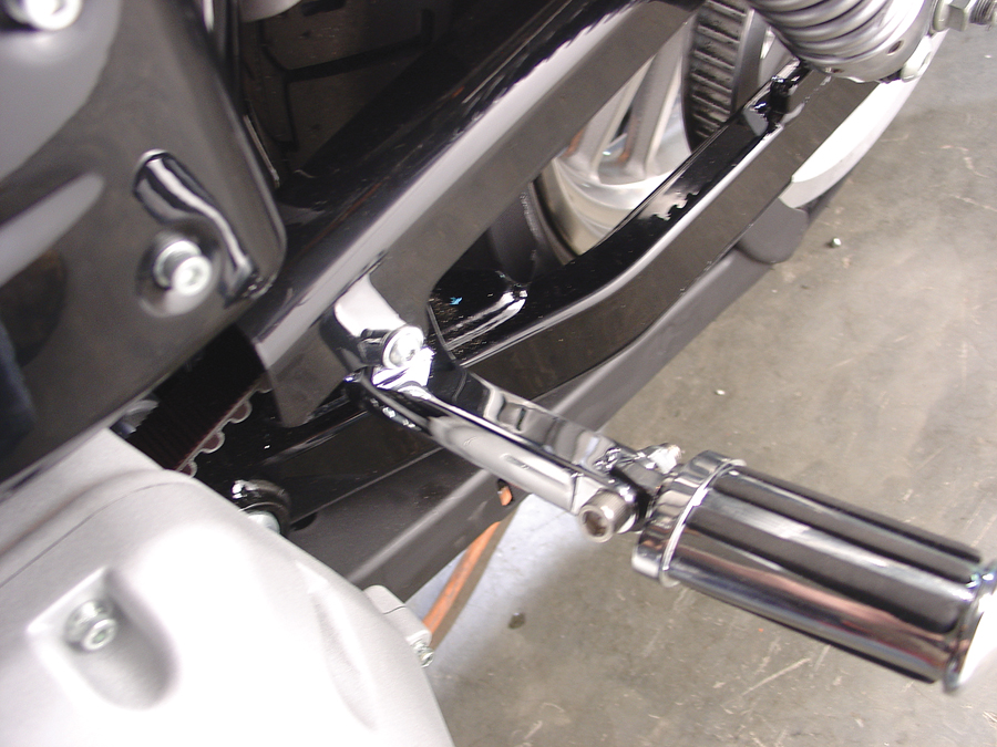 Chrome Rear Footpeg Mounting Set for 2006-up FXD FXDWG