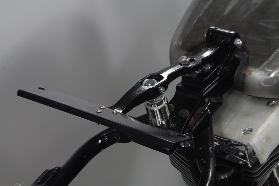 Black Seat T and Chrome Piston Kit for FLST & FXST 2000-UP
