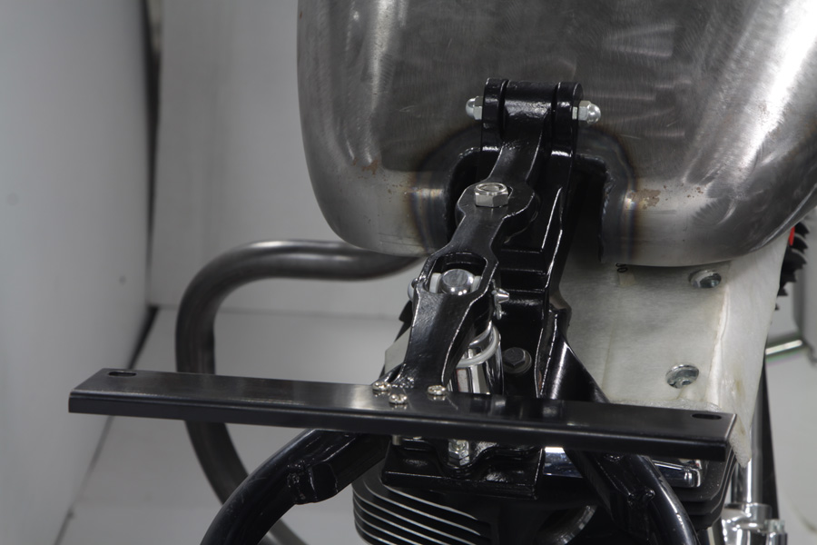Black Seat T and Chrome Piston Kit for FLST & FXST 2000-UP