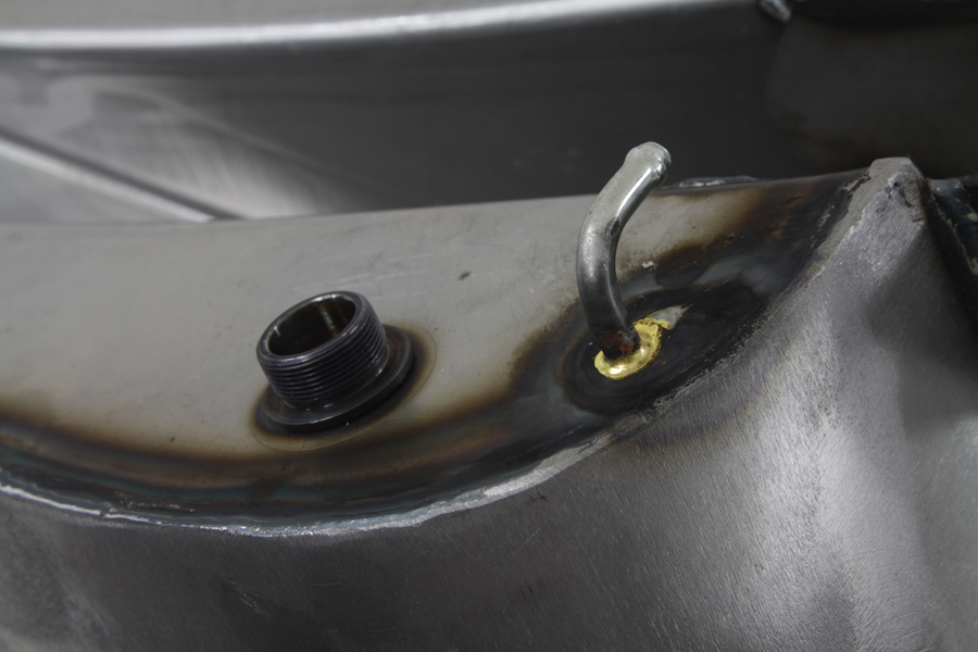 Bobbed 2.3 Gallon Gas Tank for FXST 2000-2006 Softail Std.